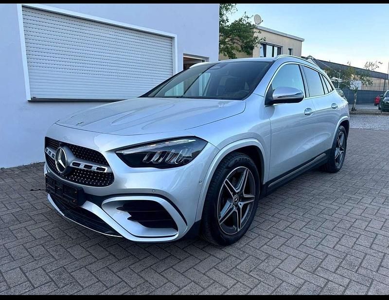 Gebraucht 2024 Mercedes GLA200 AMG line SUV | 39.590 € (Etwas zu teuer) - Bild 1/4