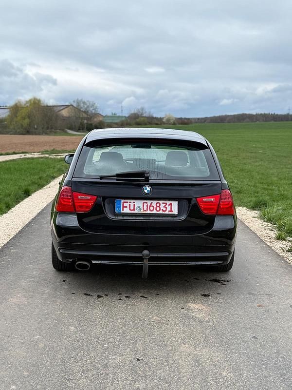 Second-hand BMW 320 184 CP (135 kW) 2011 Negru Break