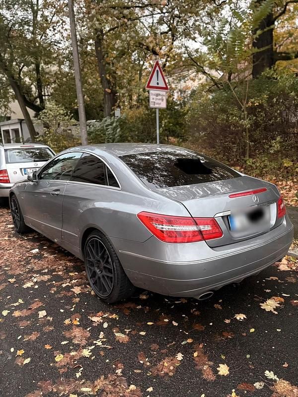 Grau Gebraucht 2009 Mercedes E350 Coupé | 8.999 € (Superpreis) - Bild 1/4
