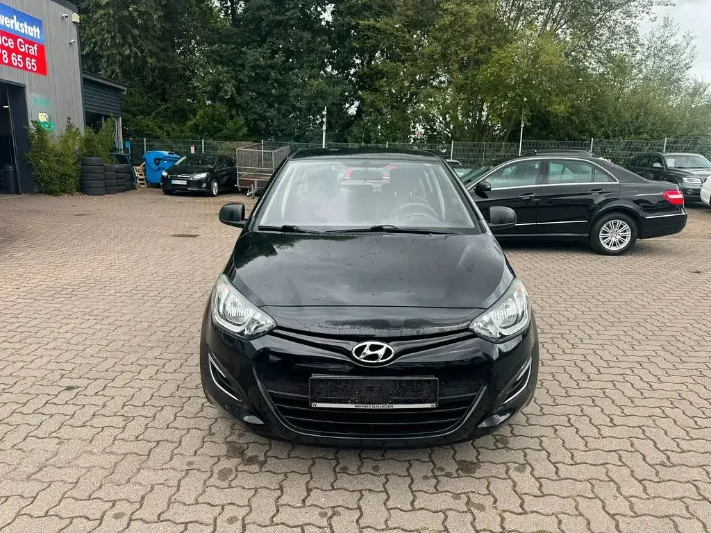 Gebraucht Hyundai i20 86 PS (63 kW) 2013 Schwarz Kleinwagen