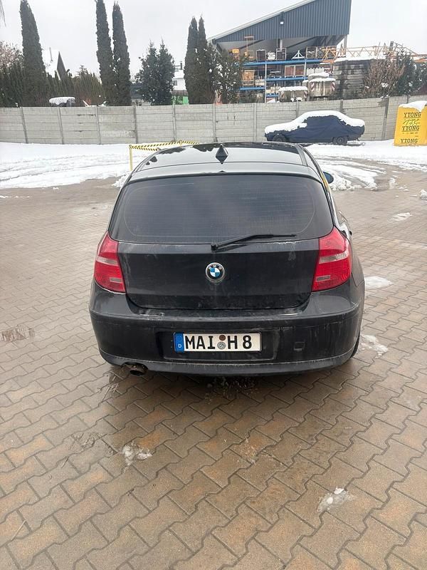 Gebraucht BMW 116 122 PS (89 kW) 2006 Schwarz Kleinwagen