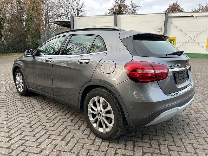 Gebraucht Mercedes GLA200 156 PS (114 kW) 2017 Grau SUV