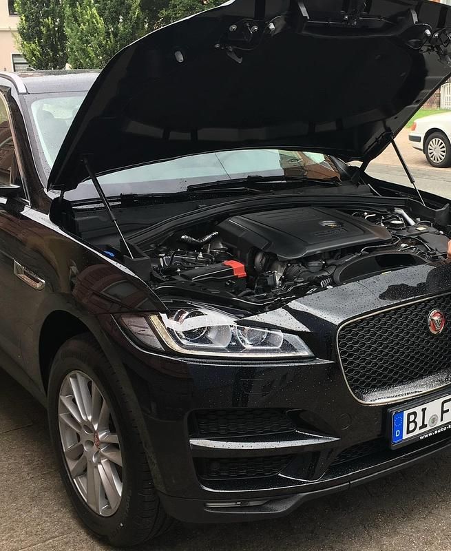 Schwarz Gebraucht 2017 Jaguar F-Pace SUV | 18.000 € - Bild 1/4