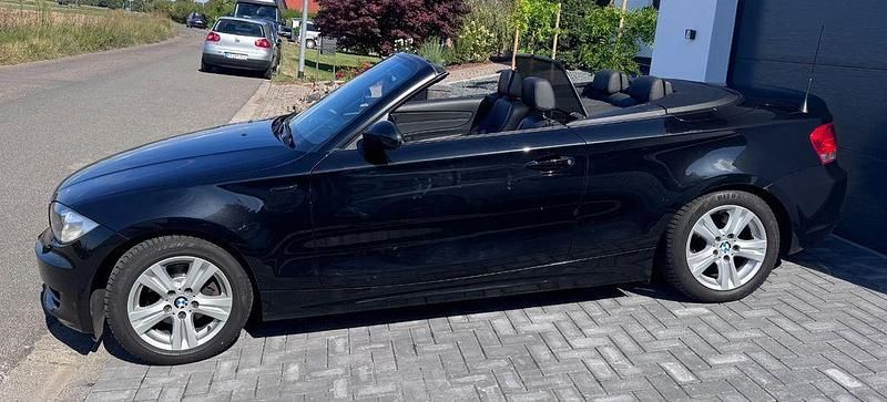 Schwarz Gebraucht 2009 BMW 118 Cabriolet Performance Cabrio | 7.100 € (Fairer Preis) - Bild 1/4
