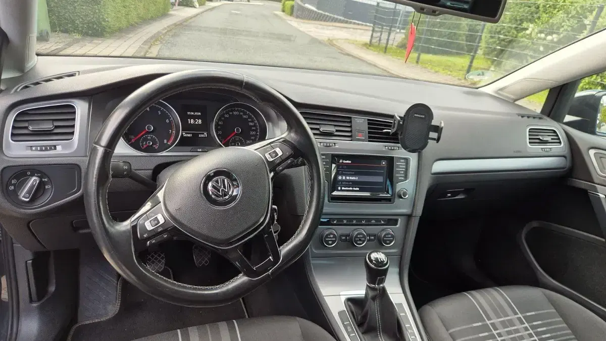 Gebraucht VW Golf VII LOUNGE 125 PS (91 kW) 2014 Grau Limousine