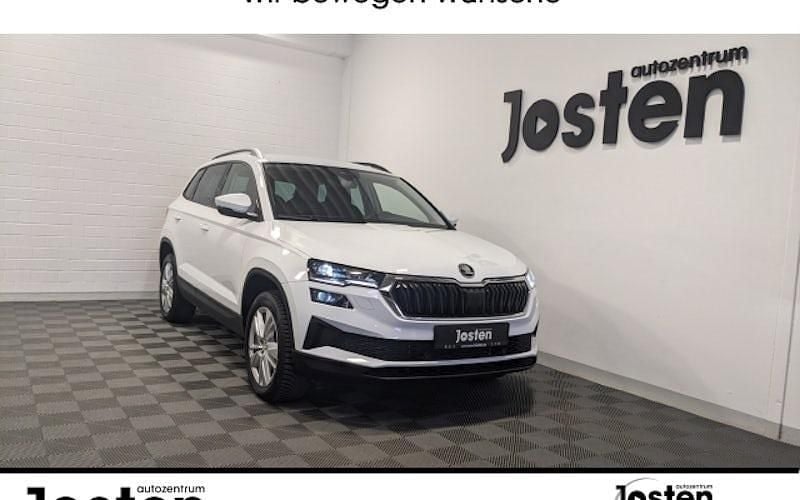 Moon weiss metallic Gebraucht 2024 Skoda Karoq Selection SUV | 29.590 € (Guter Preis) - Bild 1/4