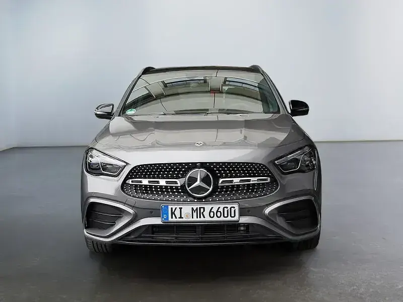Gebraucht Mercedes GLA200 AMG 150 PS (110 kW) 2026 Schwarz SUV