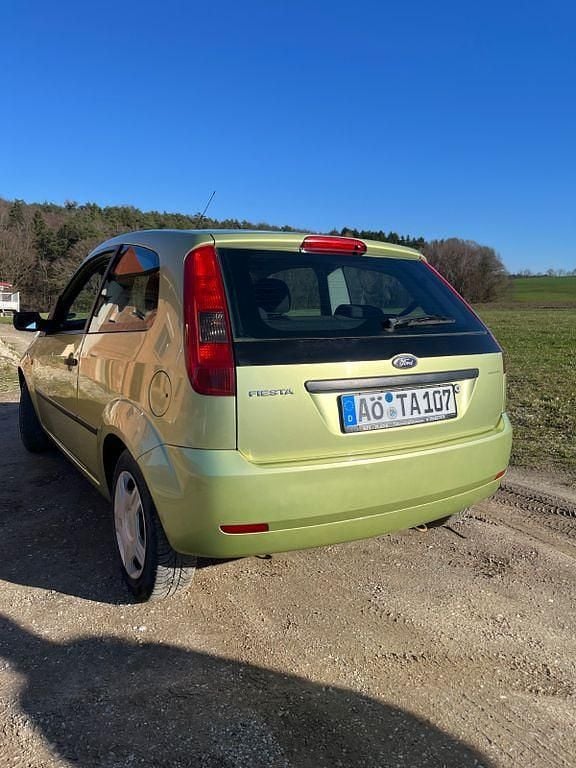 Gebraucht Ford Fiesta 101 PS (74 kW) 2005 Gelb Kleinwagen