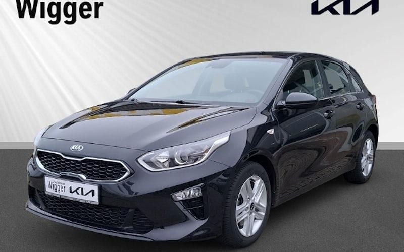 Schwarz Gebraucht 2021 Kia Ceed Vision Kleinwagen | 17.990 € (Guter Preis) - Bild 1/4