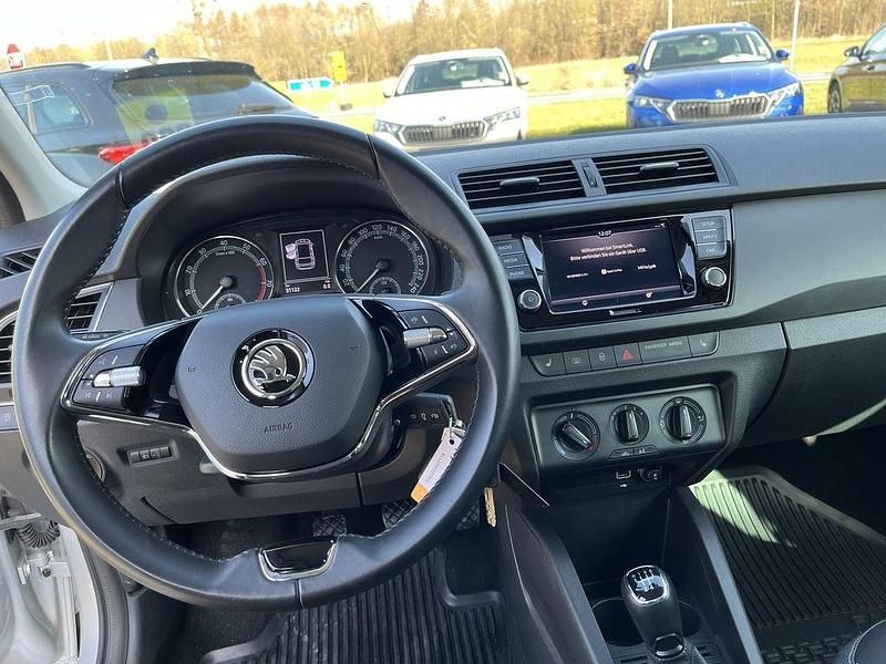 Gebraucht Skoda Fabia Ambition 95 PS (69 kW) 2023 Reflexsilber metallic Kleinwagen