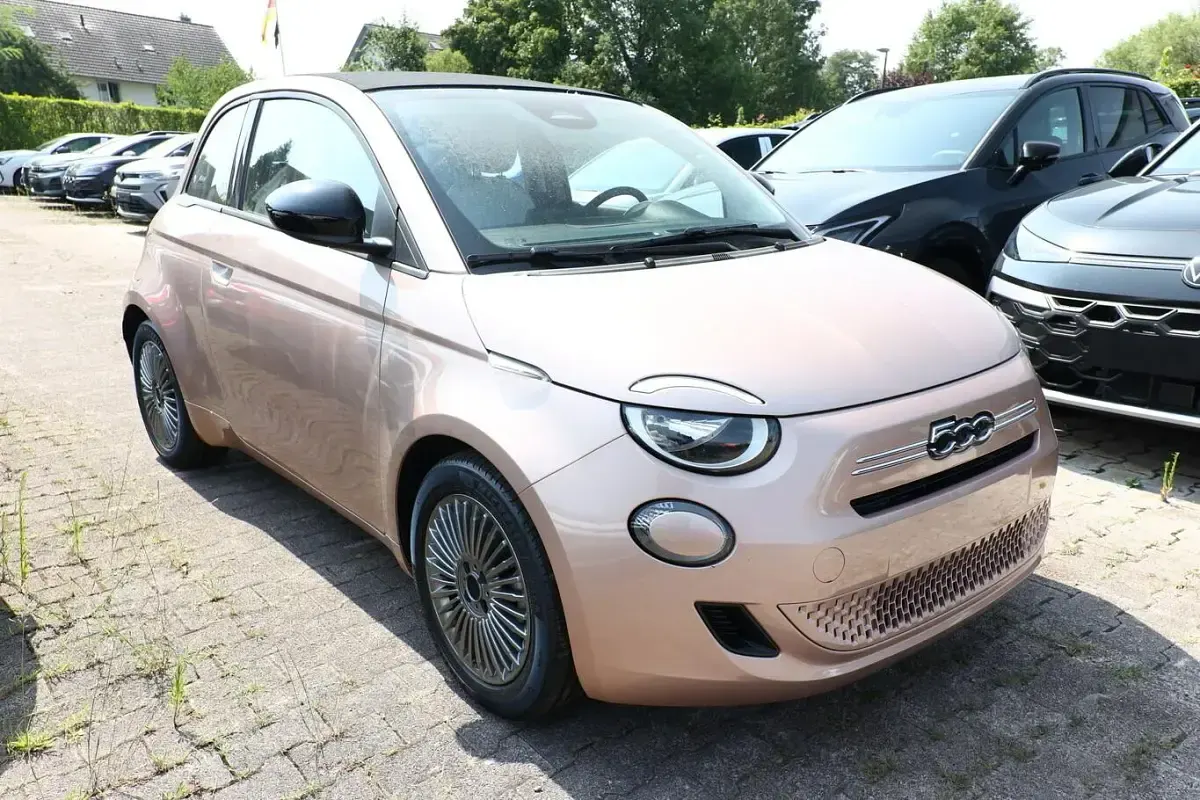 Neu Fiat 500C Icon 65 PS (47 kW) 2026 Rosé gold metallic Cabrio