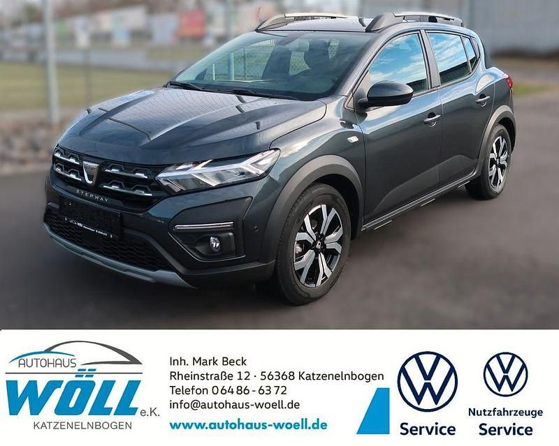 Grau Gebraucht 2021 Dacia Sandero Comfort Limousine | 14.900 € (Fairer Preis) - Bild 1/4