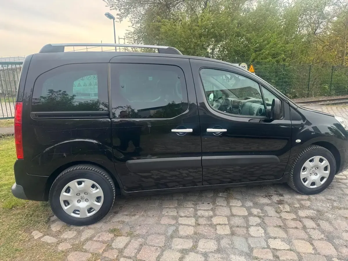 Gebraucht Peugeot Partner Tepee 98 PS (72 kW) 2011 Schwarz Van / Kleinbus