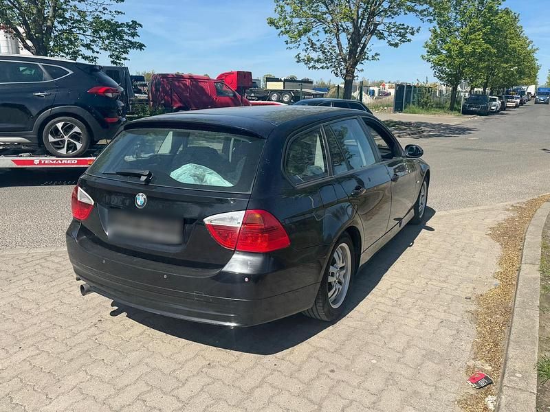 Używany BMW 320 150 KM (110 kW) 2007 Czarny Kombi