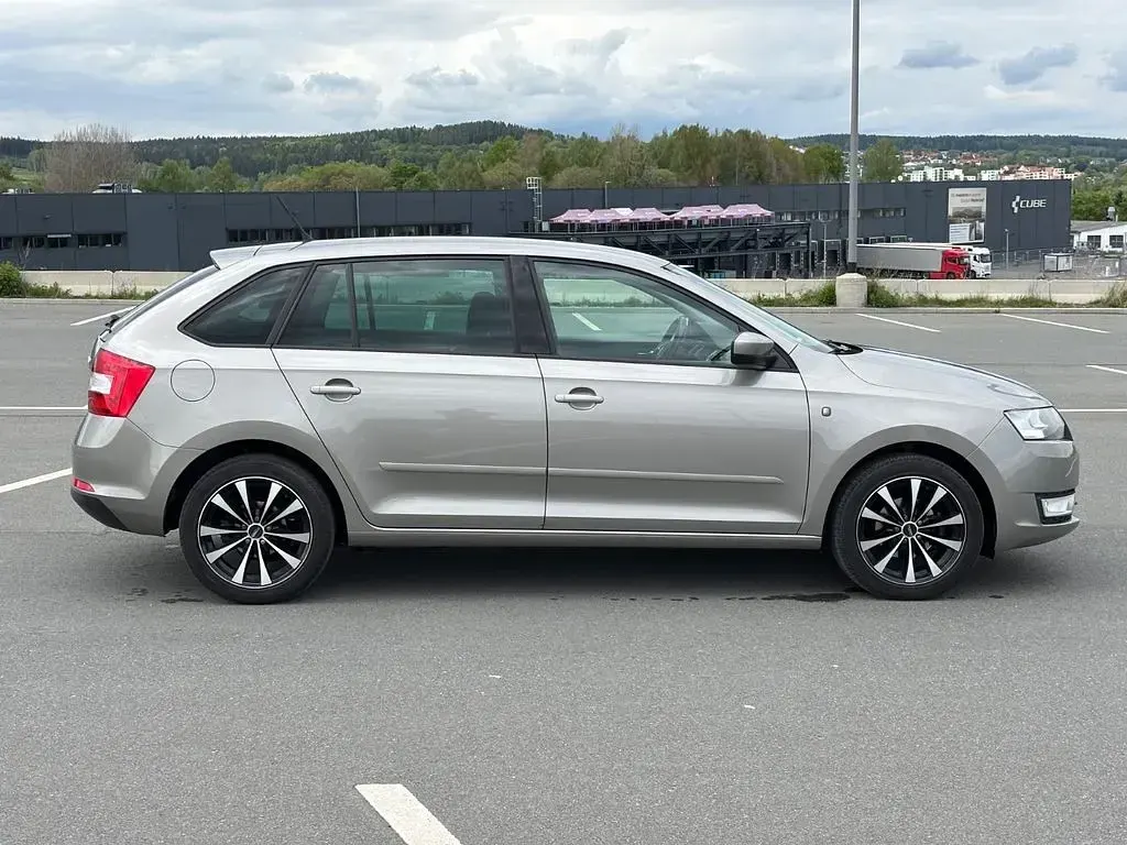 Gebraucht Skoda Rapid Ambition 86 PS (63 kW) 2015 Beige Kleinwagen