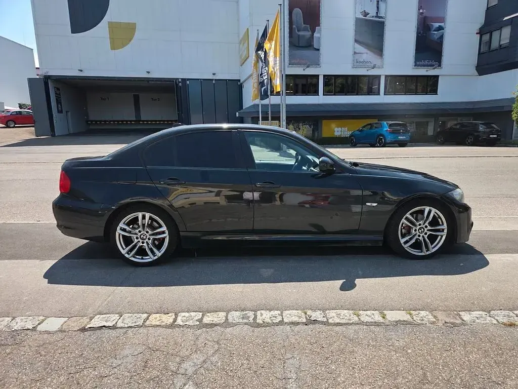 Gebraucht BMW 320 Lifestyle 170 PS (125 kW) 2010 Schwarz Limousine