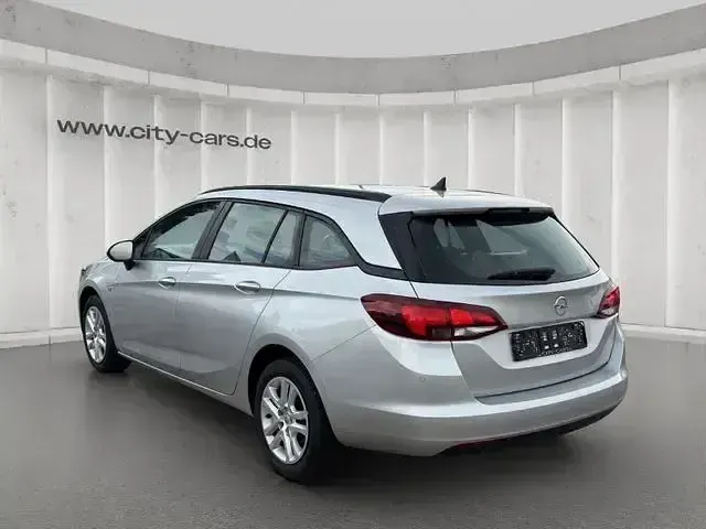 Gebraucht Opel Astra 101 PS (74 kW) 2018 Silber Limousine