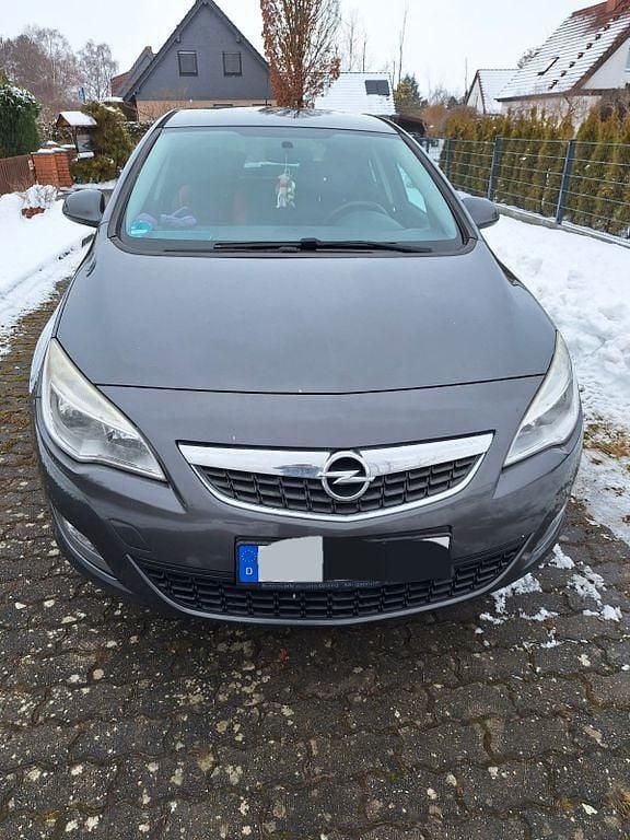 Gebraucht Opel Astra S 101 PS (74 kW) 2012 Grau Limousine