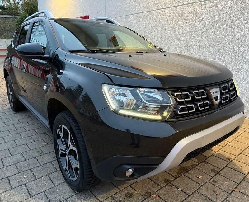 Schwarz Gebraucht 2020 Dacia Duster Celebration SUV | 10.490 € (Superpreis) - Bild 1/4