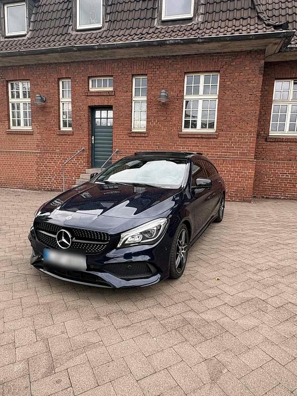 Blau Gebraucht 2017 Mercedes CLA220 AMG line Limousine | 14.500 € (Superpreis) - Bild 1/4