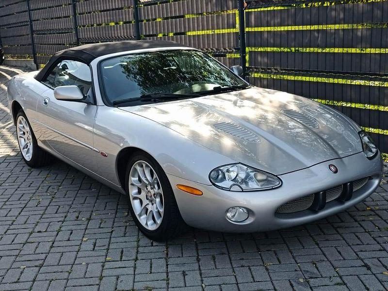 Silber Gebraucht 2001 Jaguar XKR S Cabrio | 19.999 € (Fairer Preis) - Bild 1/4