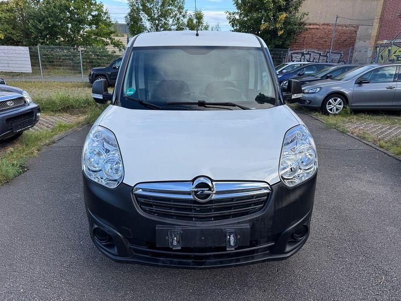 Weiß Gebraucht 2017 Opel Combo Edition Van / Kleinbus | 8.599 € (Fairer Preis) - Bild 1/4