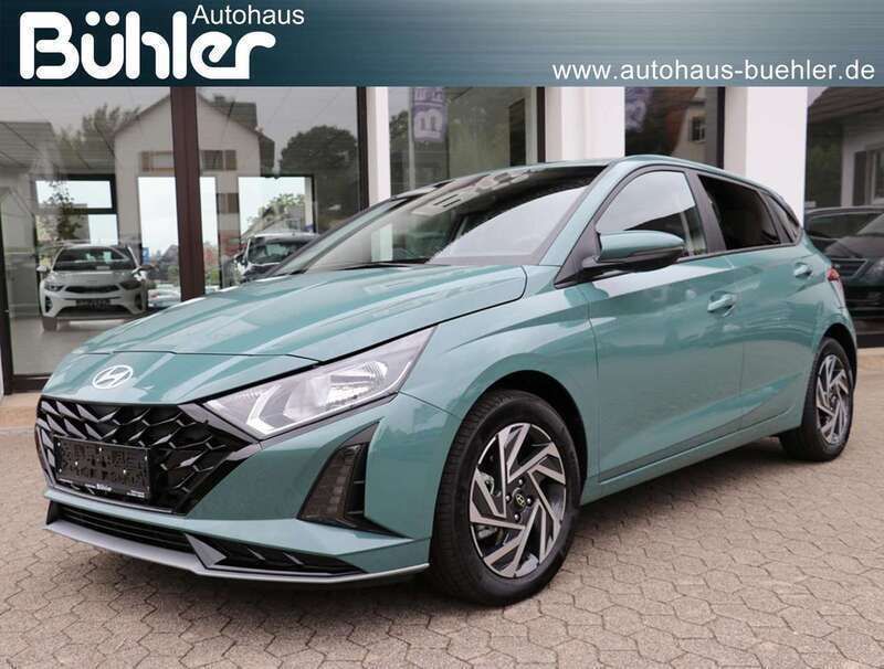 Mangrove green metallic Neu 2024 Hyundai i20 Trend Kleinwagen | 17.600 € (Fairer Preis) - Bild 1/4