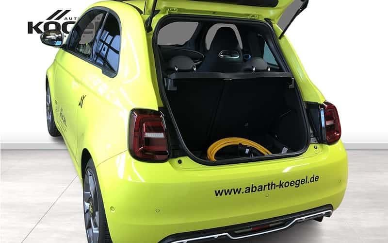 Gebraucht Abarth 500e Scorpionissima 114 kW (155 PS) 2023 Grün (acid green) Kleinwagen