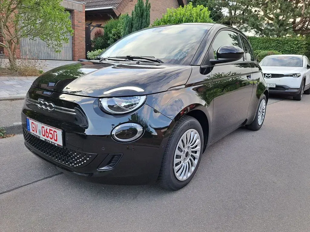 Gebraucht Fiat 500e Red 69 kW (95 PS) 2025 Schwarz Kleinwagen