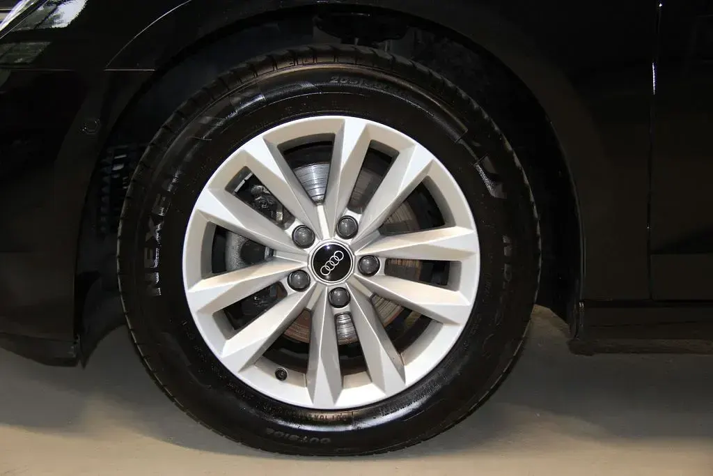 Gebraucht Audi A3 Basis 116 PS (85 kW) 2023 Schwarz Limousine
