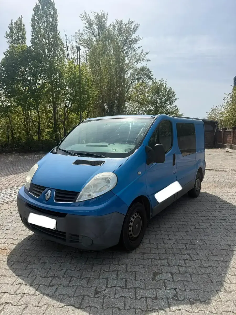 Second-hand Renault Trafic 90 CP (66 kW) 2007 Albastru Monovolum
