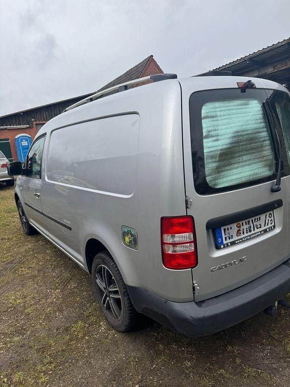 Gebraucht VW Caddy Maxi 107 PS (78 kW) 2014 Silber Van / Kleinbus
