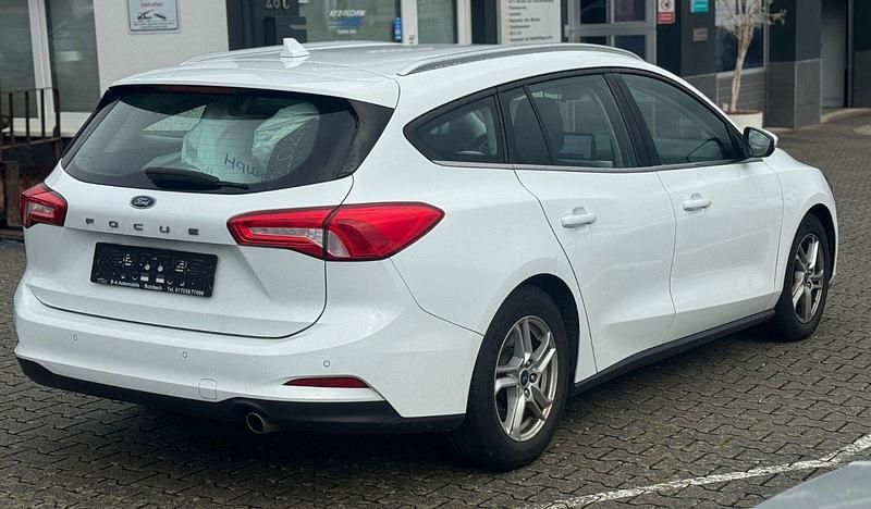 Gebraucht Ford Focus Cool & Connect 120 PS (88 kW) 2020 Frozen white Kombi
