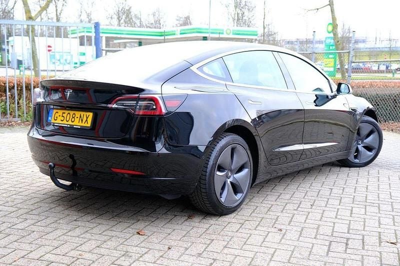Gebraucht Tesla Model 3 Standard Range 175 kW (238 PS) 2019 Schwarz Limousine
