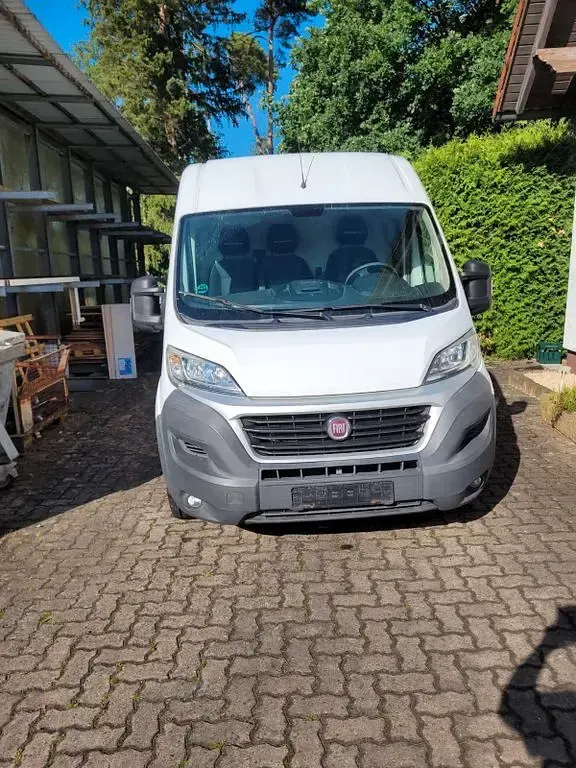 Gebraucht Fiat 130 131 PS (96 kW) 2016 Weiß Van / Kleinbus