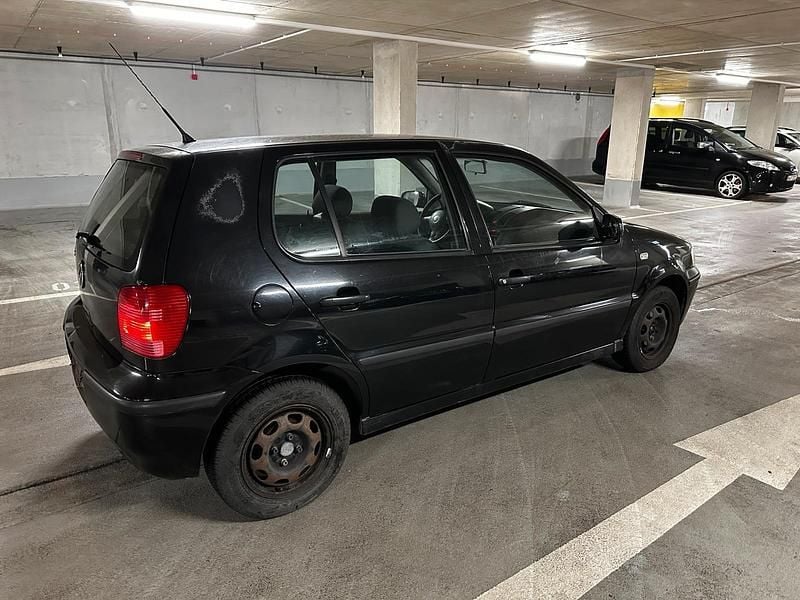 Gebraucht VW Polo 60 PS (44 kW) 2001 Schwarz Kleinwagen