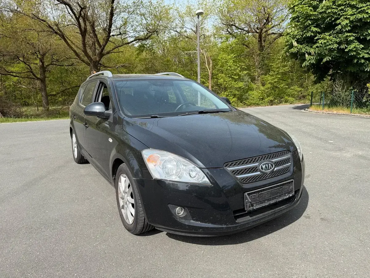Używany Kia Ceed 110 KM (80 kW) 2007 Czarny Hatchback