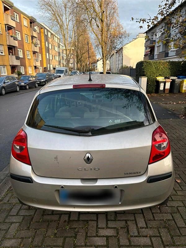 Gebraucht Renault Clio II 75 PS (55 kW) 2006 Braun Kleinwagen