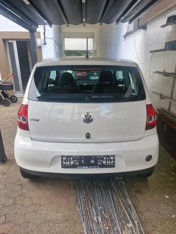 Gebraucht VW Fox 60 PS (44 kW) 2011 Weiß Kleinwagen