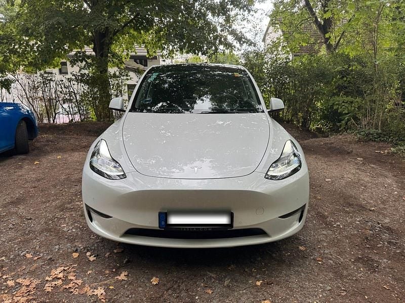 Weiß Gebraucht 2022 Tesla Model Y Long Range AWD SUV | 30.999 € (Superpreis) - Bild 1/4