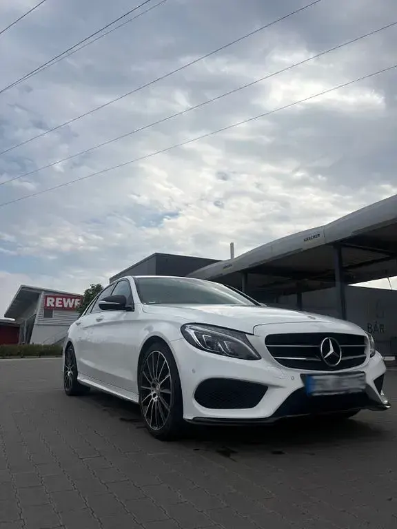 Gebraucht Mercedes C250 AMG line 211 PS (155 kW) 2015 Weiß Limousine