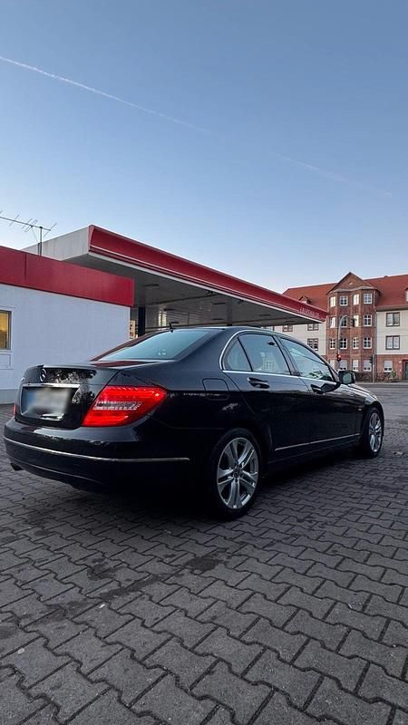 Gebraucht Mercedes C180 157 PS (115 kW) 2012 Schwarz Limousine