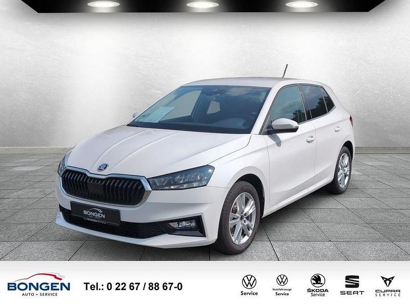 Weiß Gebraucht 2024 Skoda Fabia Style Limousine | 22.290 € (Fairer Preis) - Bild 1/4
