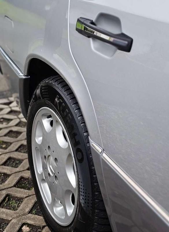 Gebraucht Mercedes E230 132 PS (97 kW) 1991 Silber Kombi