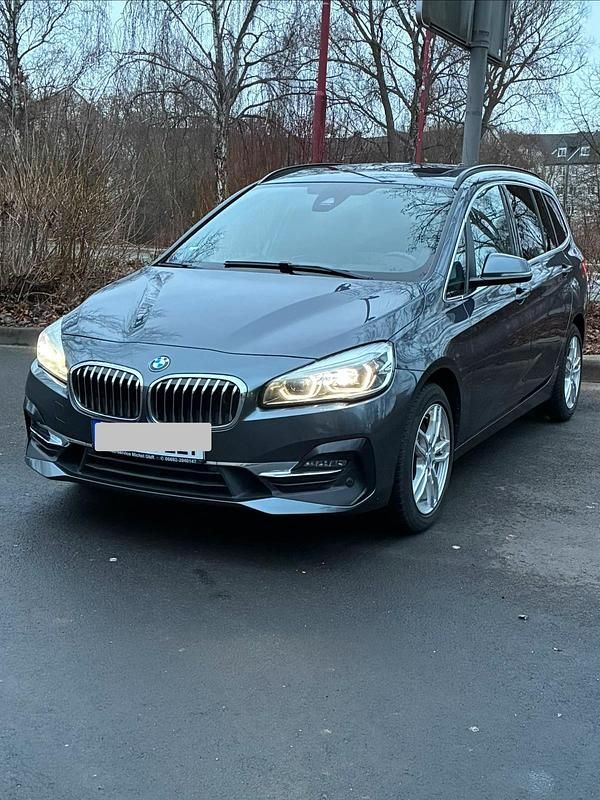 Gebraucht BMW 220 Gran Tourer Luxury Line 190 PS (139 kW) 2018 Silber Van / Kleinbus