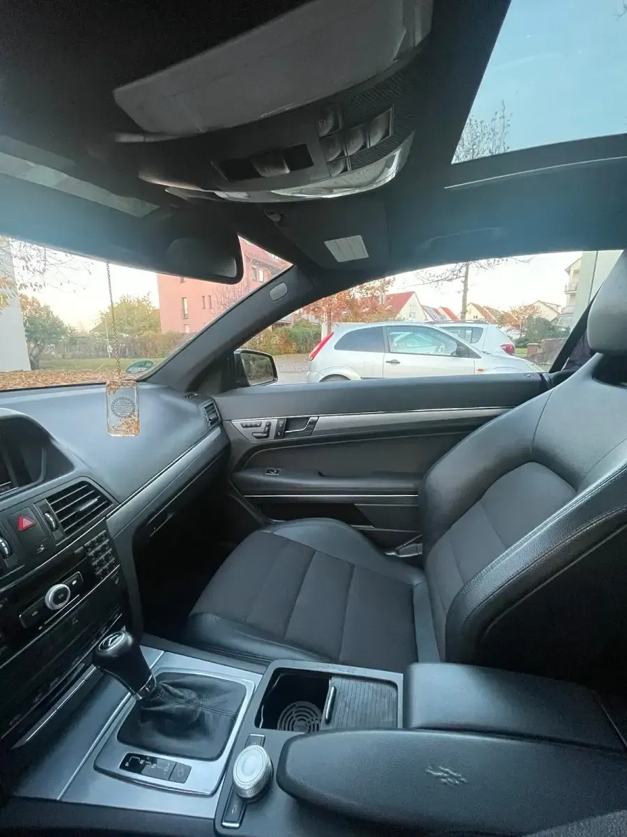 Gebraucht Mercedes E200 184 PS (135 kW) 2011 Schwarz Coupé