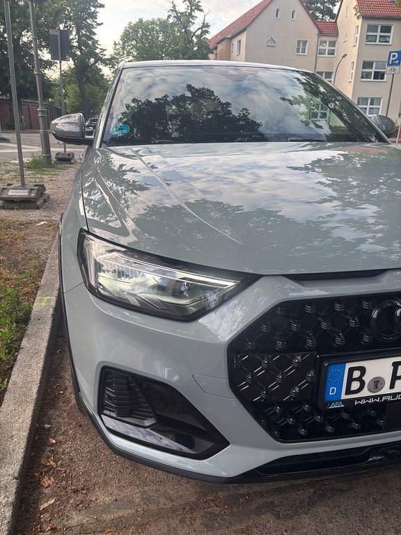 Grau Gebraucht 2024 Audi A1 Ambiente Kleinwagen | 25.300 € (Fairer Preis) - Bild 1/4