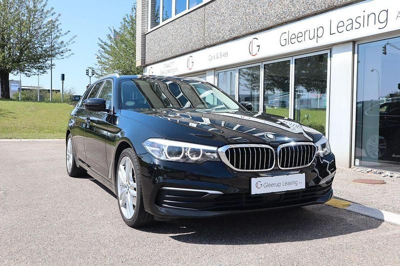 Schwarz Gebraucht 2018 BMW 520 Kombi | 17.731 € (Superpreis) - Bild 1/4