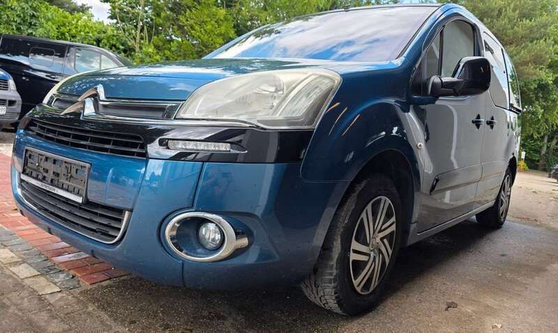 Lackierung blau kyanos/metalli Gebraucht 2012 Citroën Berlingo SELECTION Van / Kleinbus | 5.999 € (Superpreis) - Bild 1/4