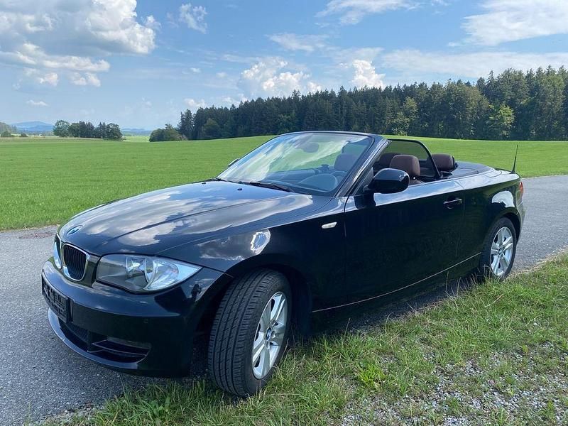 Schwarz Gebraucht 2010 BMW 118 Cabriolet Cabrio | 6.990 € (Fairer Preis) - Bild 1/4